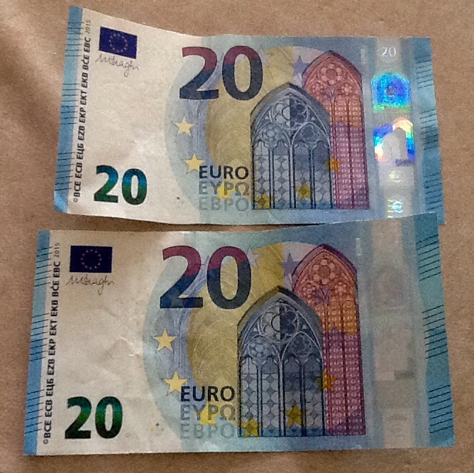 Fake €20 euro banknotes