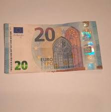 selling counterfeit €20 and €50 notes online