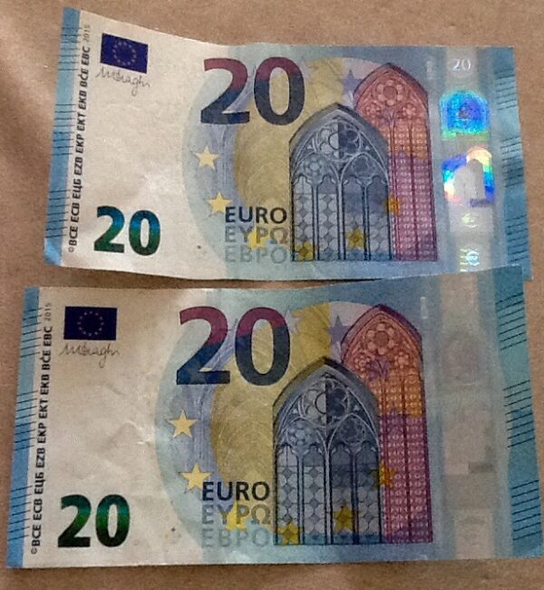 Billetes falsos de 20 euros