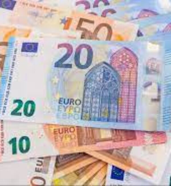 Es ilegal comprar dinero falso