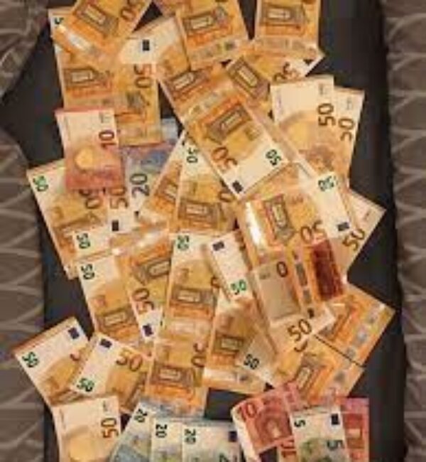 venden dinero falso por internet con entrega a domicilio